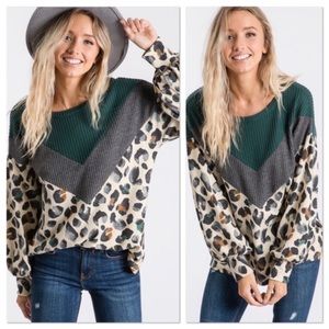 🐆💚Hunter Green Chevron Animal Print Top BNWT